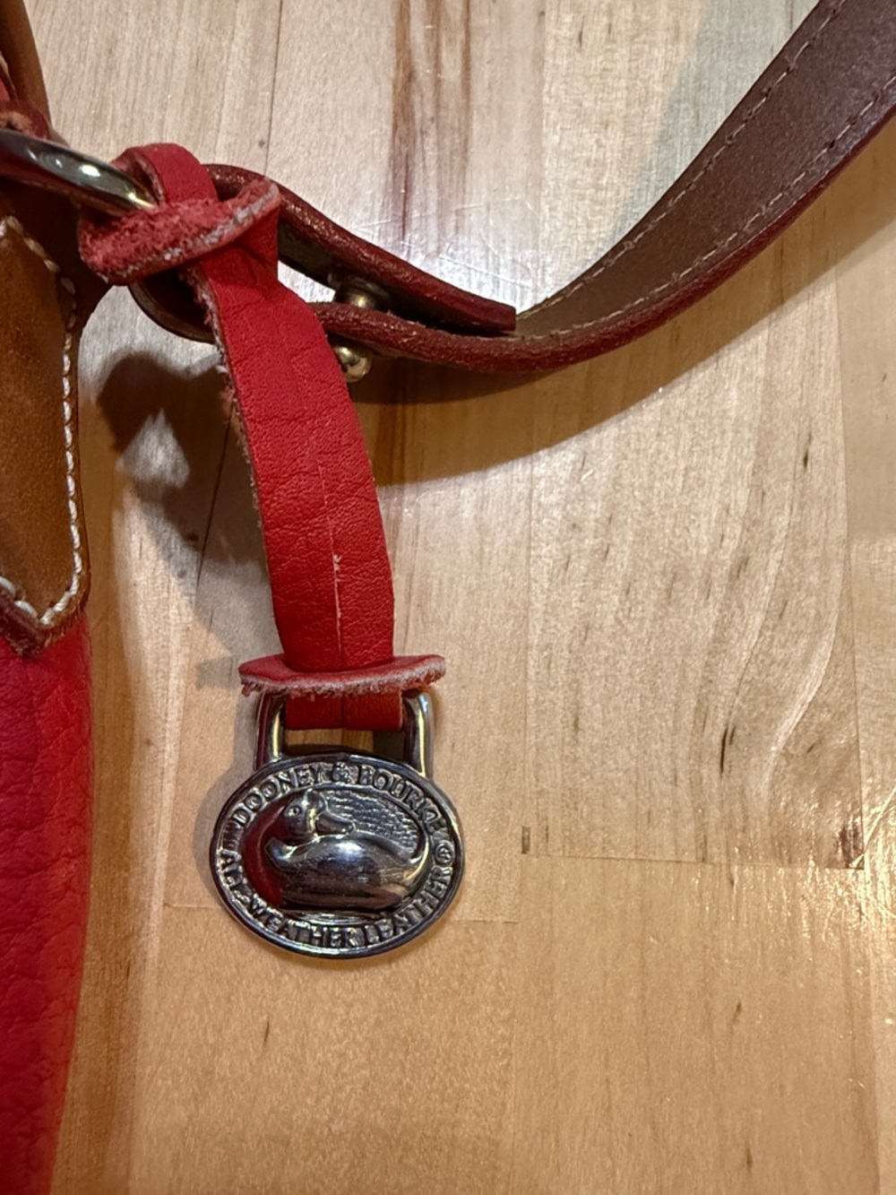 Vintage Dooney & Bourke Red Pebbled Leather Crossbody with Tan Trim - Picture 4 of 9